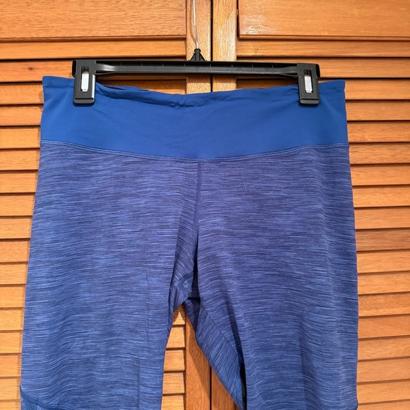 Lululemon Women’s Blue Cropped Athletic Active Leggings Sz 10 - Picture 2 of 7